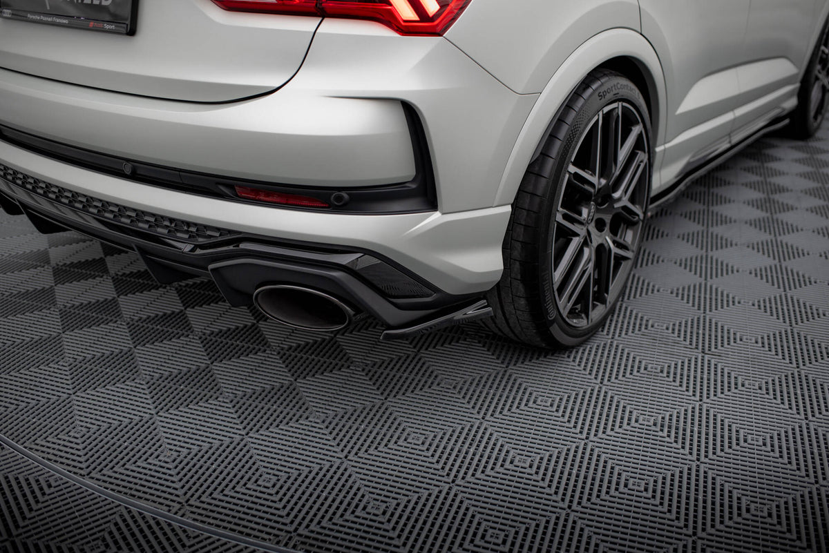 Frontsplitter til Audi RSQ3 F3 sett fra førersiden i skrått perspektiv