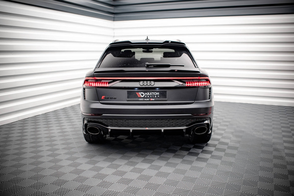 Splittersett Audi RSQ8 MK1 vist på hvit bil