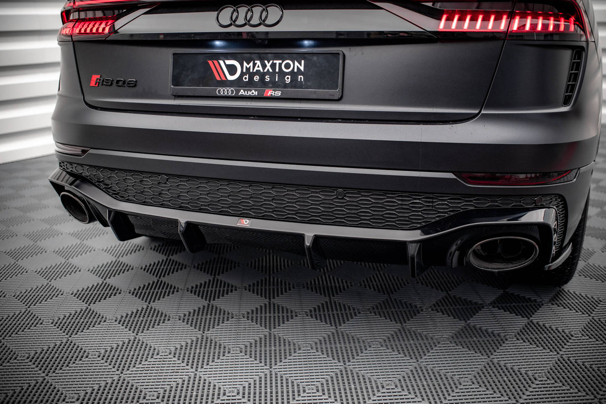 Maxton splittersett ferdig montert på Audi RSQ8 MK1