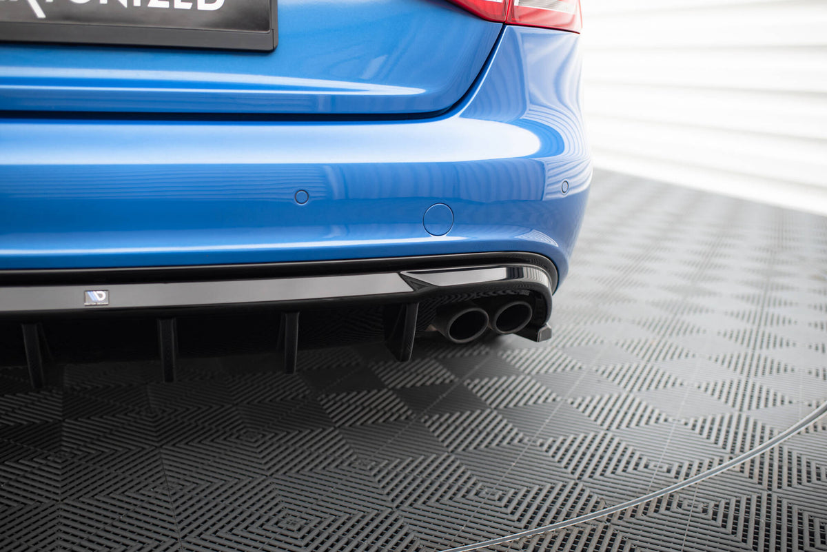 Sideskjørt diffuser fra Maxton Design montert på Audi S4 Sedan i nærbilde