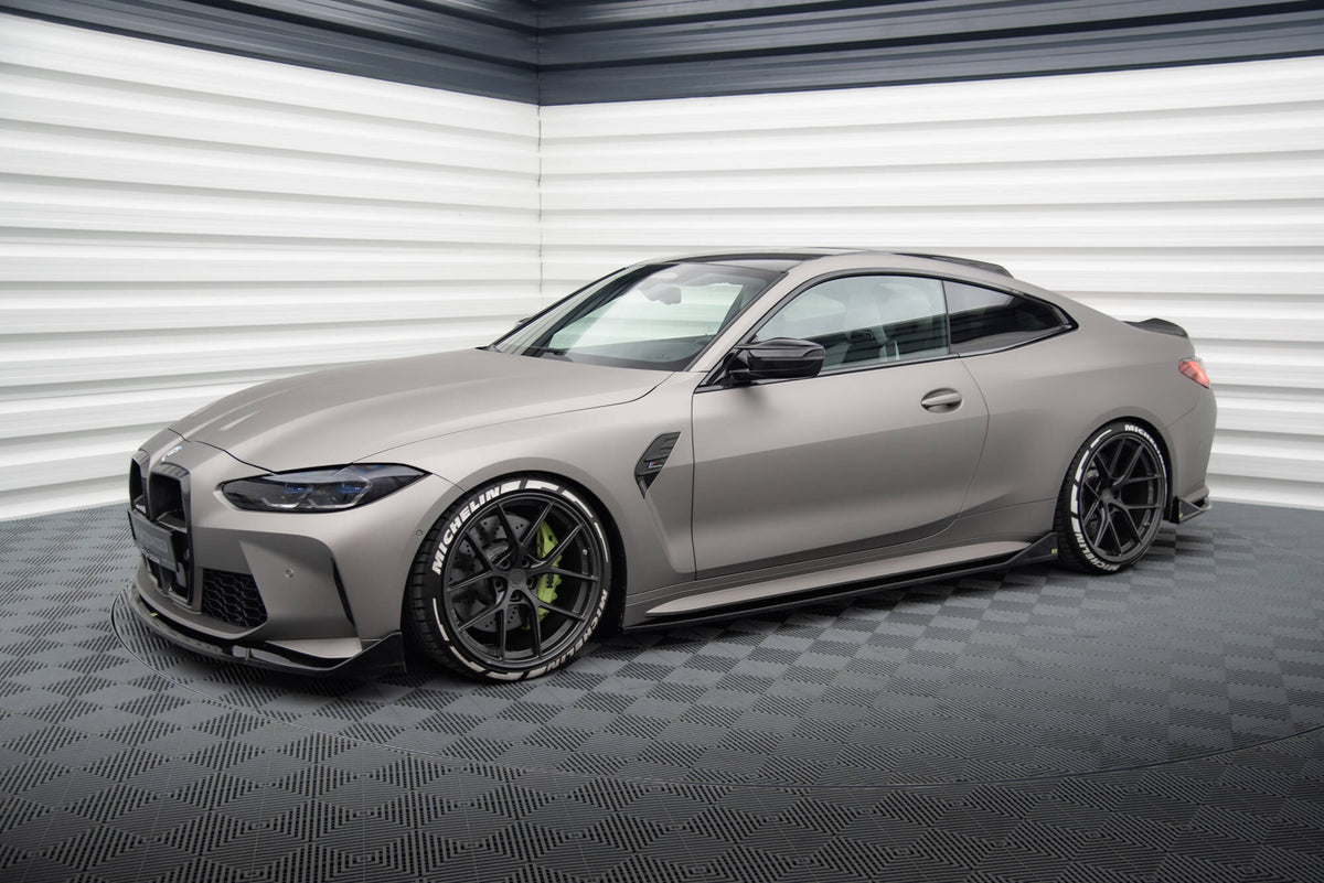 Komplett splittersett for BMW M4 Coupe G82 og G82 Facelift lagt ut på flatt underlag
