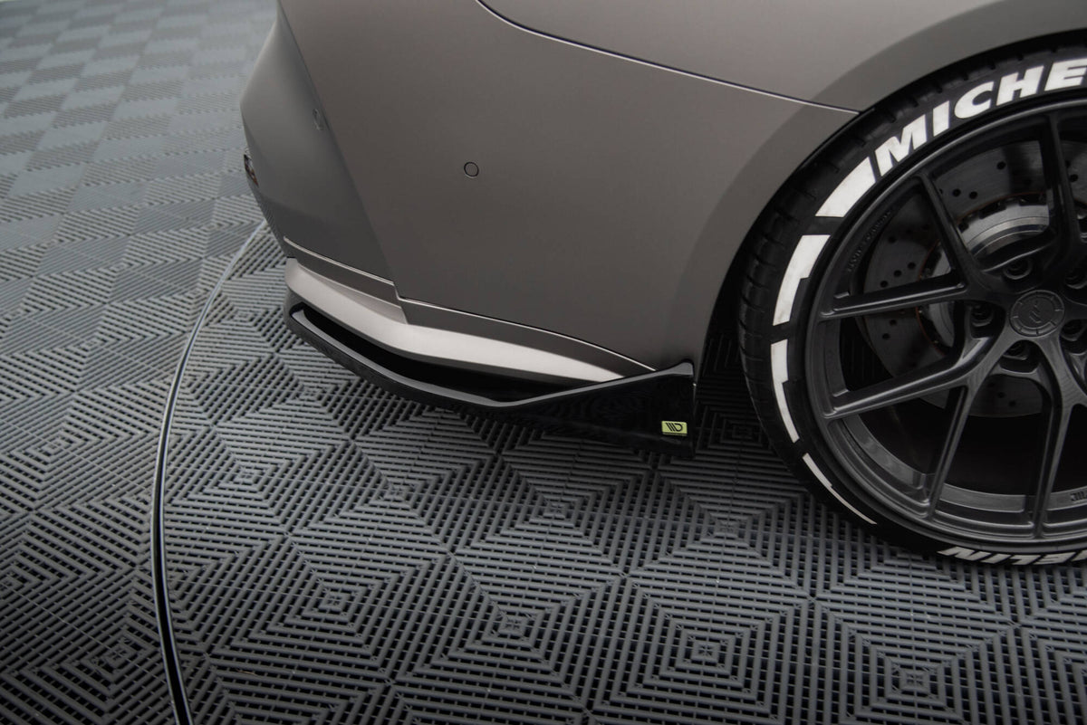 Nærbilde av diffuserfinne på splittersett til BMW M4 G82 som viser aerodynamisk profil