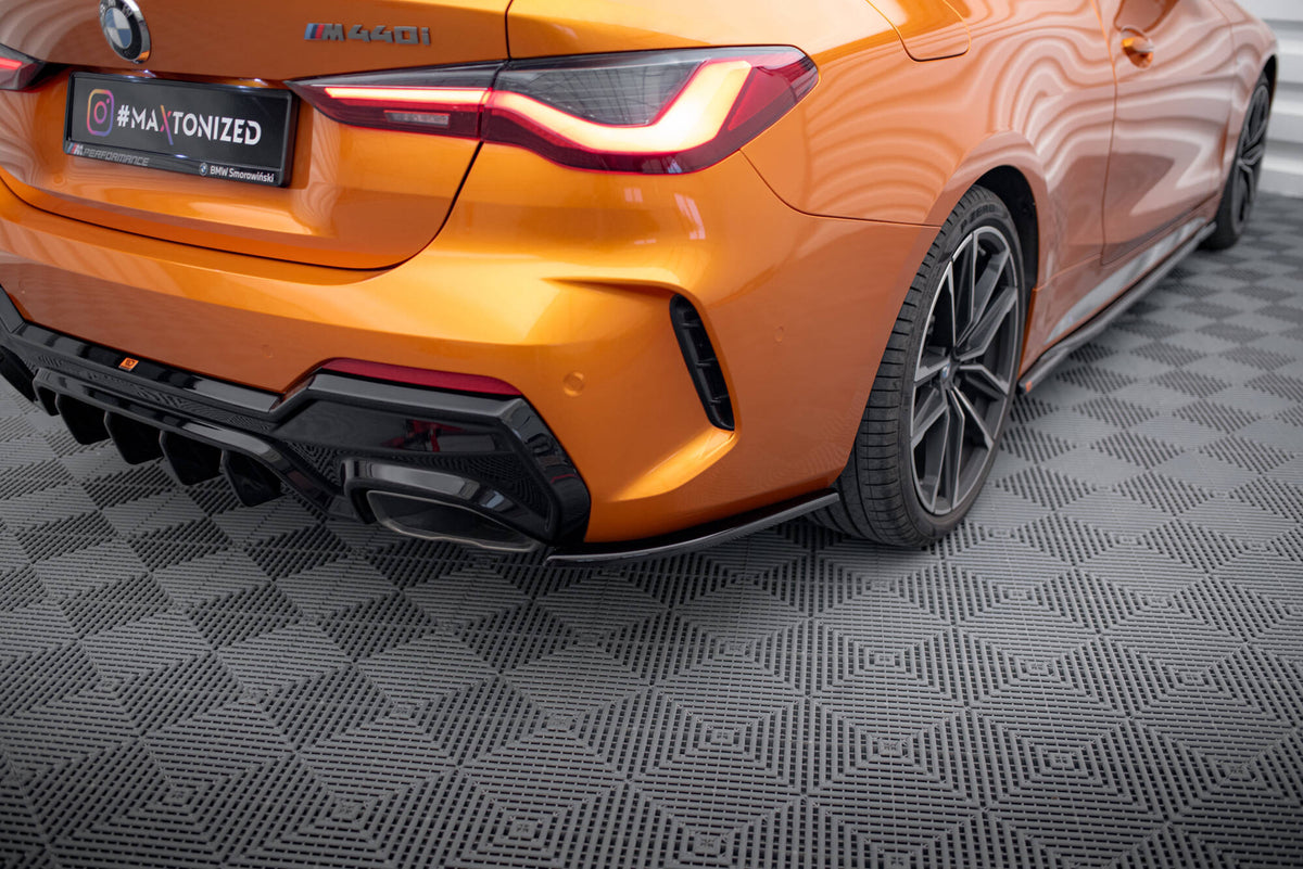 Komplett splittersett for BMW M440i G22 Facelift med alle deler lagt ut på rekke
