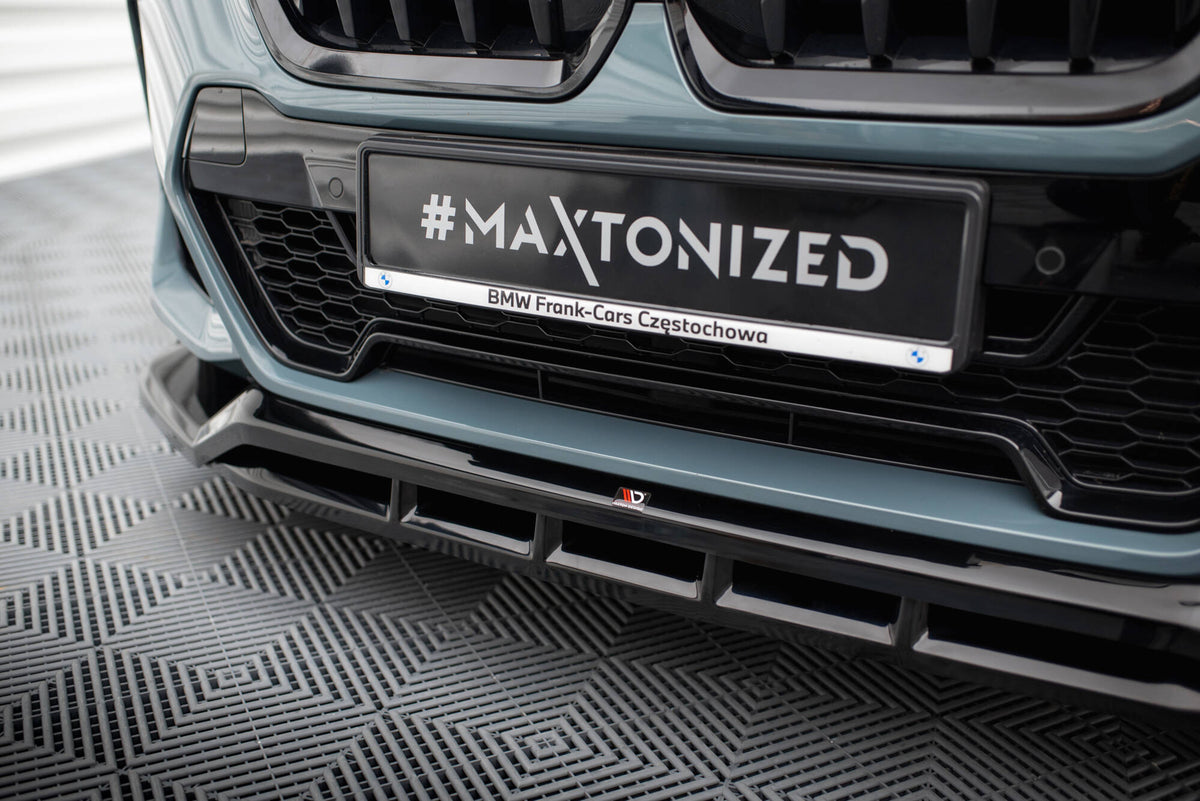 Maxton Design splittersett BMW X1 U11 – alle fire deler vist før montering