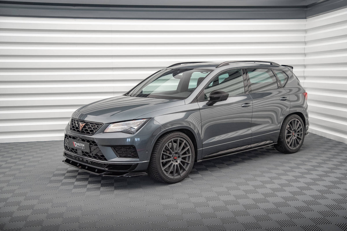 Splittersett for Cupra Ateca MK1 med alle fire deler lagt ut sett ovenfra