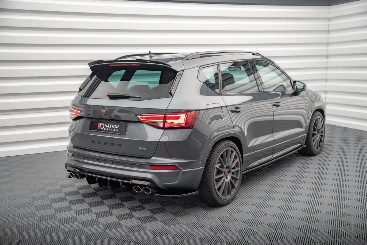 Bakre valance og sidesplittere på Cupra Ateca sett fra skrå vinkel