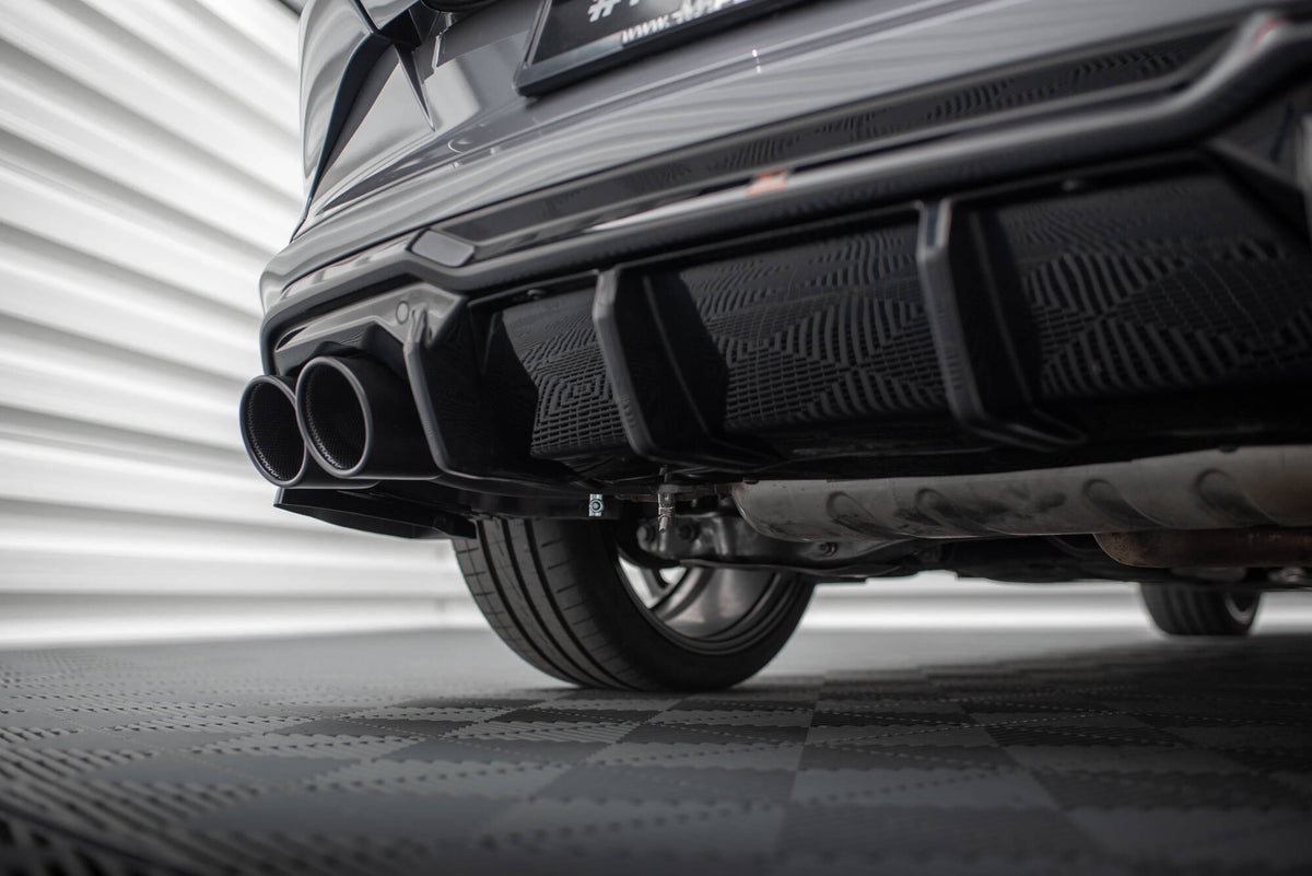 Bakre diffusor og side splittere for Cupra Formentor VZ sett bakfra