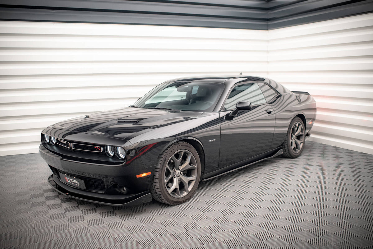 Splittersett montert på Dodge Challenger RT MK3 Facelift sett forfra