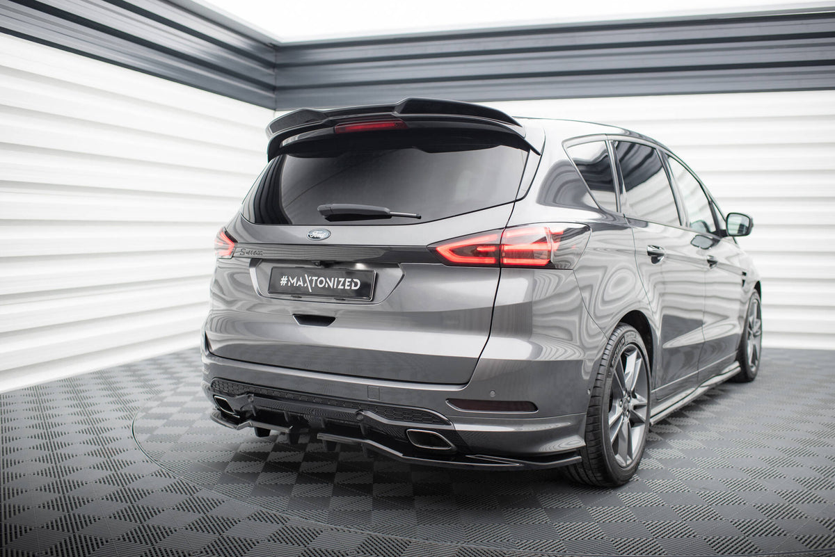 Sideskjørt diffusor på Ford S-Max ST-Line, sett fra siden i skrå vinkel