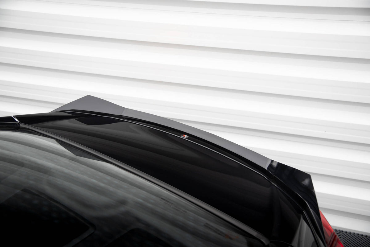 Front splitter til Honda Civic Sedan MK10 montert på bil, sett forfra