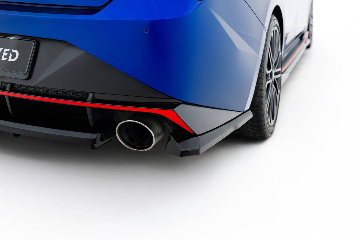 Front splitter montert på Hyundai Elantra N MK7 i nærbilde
