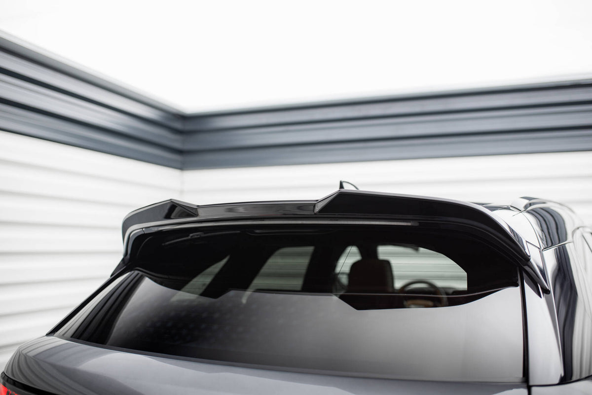 Bak splitter med vertikale stenger på Range Rover Velar R-Dynamic, bakfra