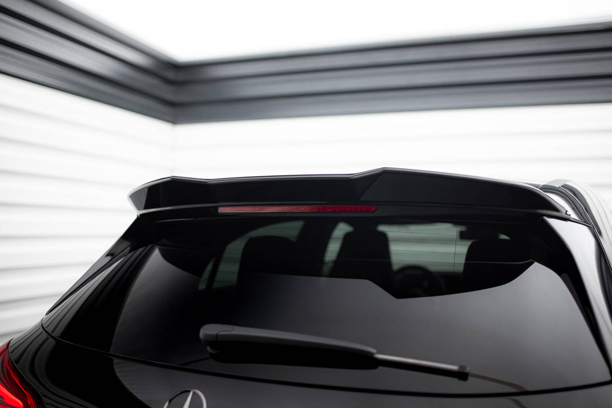 Front splitter fra Maxton Design montert på Mercedes A35 W177 Facelift i nærbilde