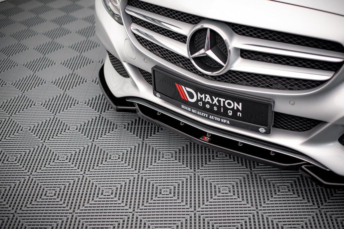 Front splitter på Mercedes C W205 i sort ABS-plast sett ovenfra