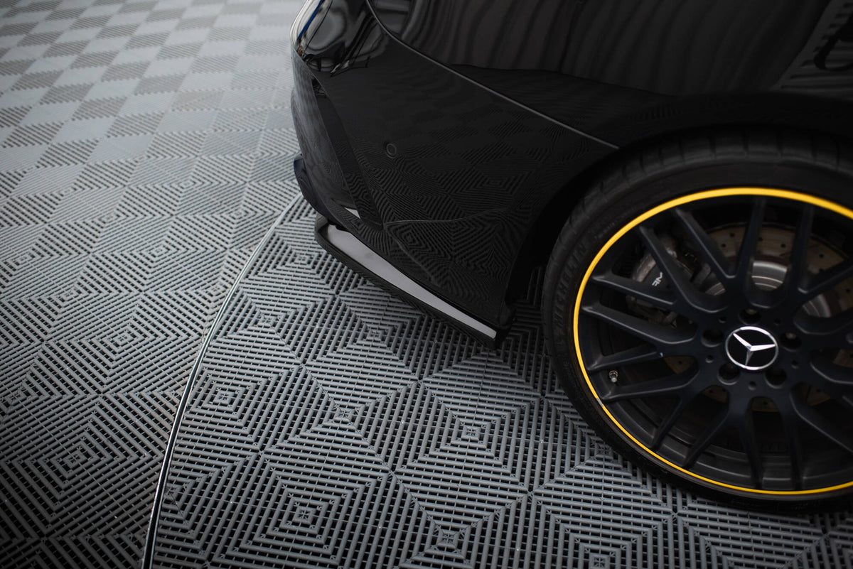 Front splitter fra Maxton Design på Mercedes CLA 45 C117 i nærbilde
