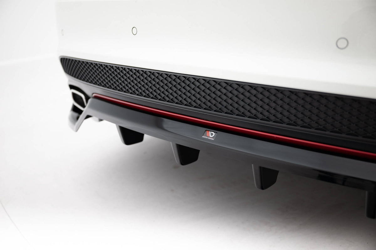 Front splitter fra Maxton Design montert på Mercedes CLA Shooting Brake i nærbilde