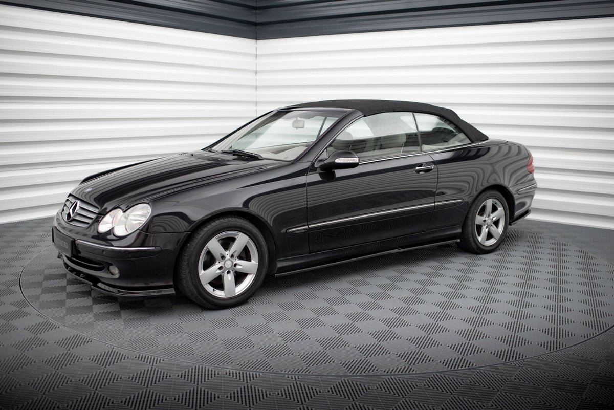 Splittersett til Mercedes CLK W209 med alle fire delene utlagt sett ovenfra