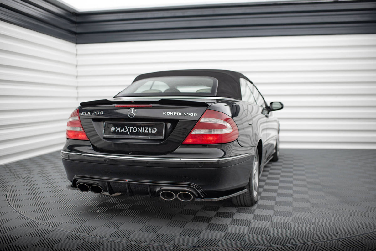 Sideskjørt diffusor til Mercedes CLK W209 vist i skrå vinkel