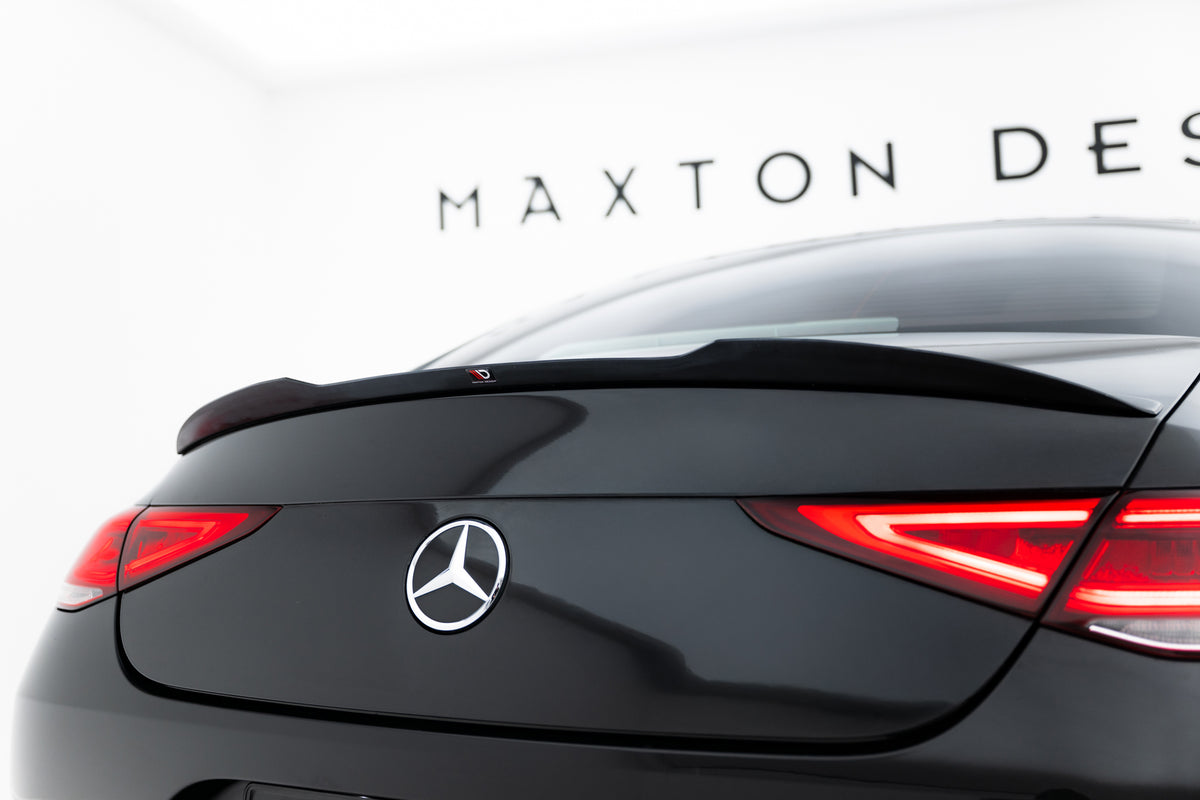 Spoilerlokk montert på bakluka til Mercedes CLS C257, sett ovenfra