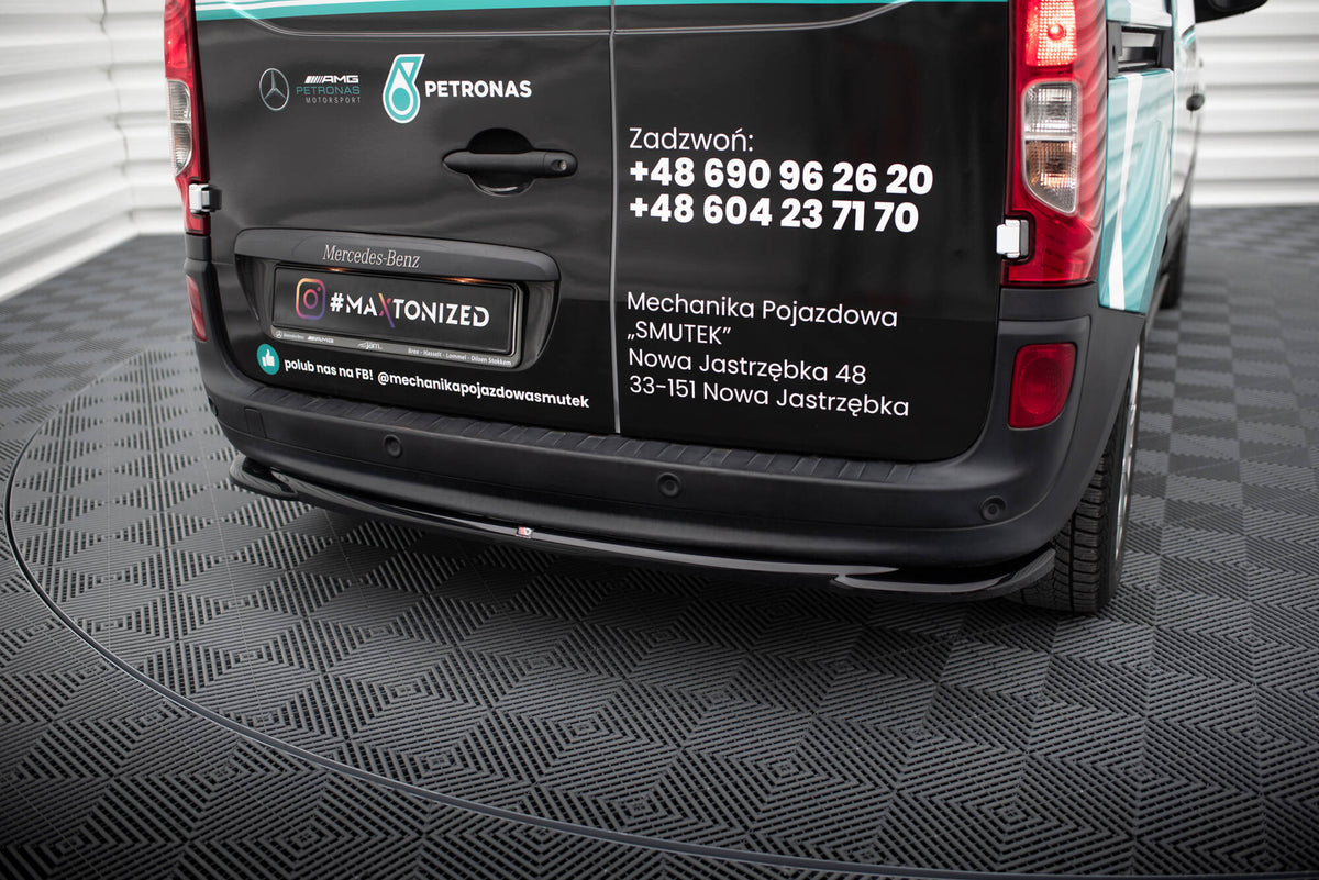 Front splitter til Mercedes Citan W415 i sort ABS-plast sett forfra