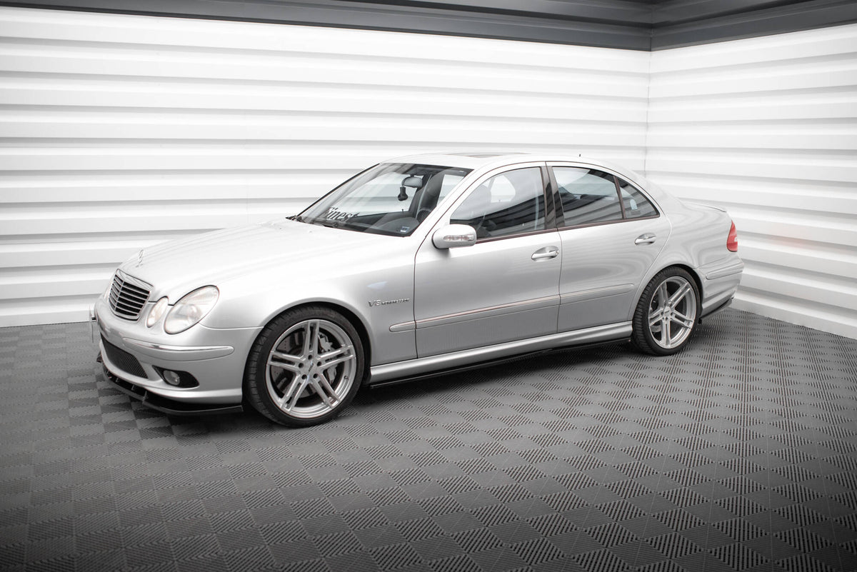 Splittersett til Mercedes E 55 AMG W211 sett forfra med front splitter montert