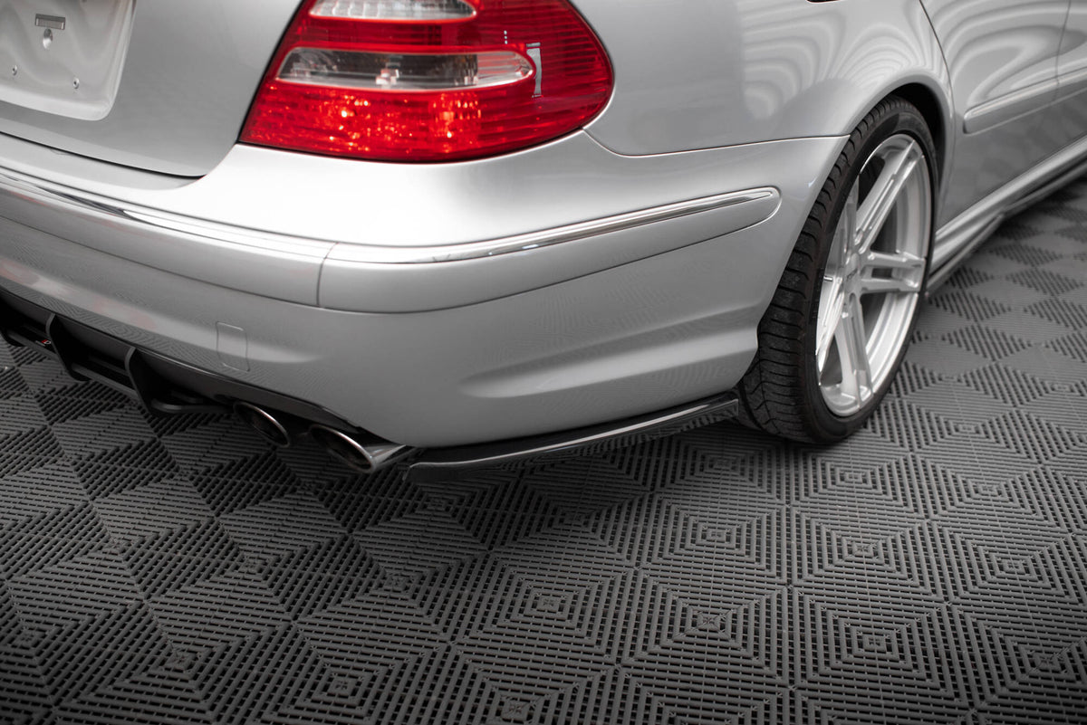 Sideskjørt diffuser fra Maxton Design på Mercedes E 55 AMG W211 i nærbilde
