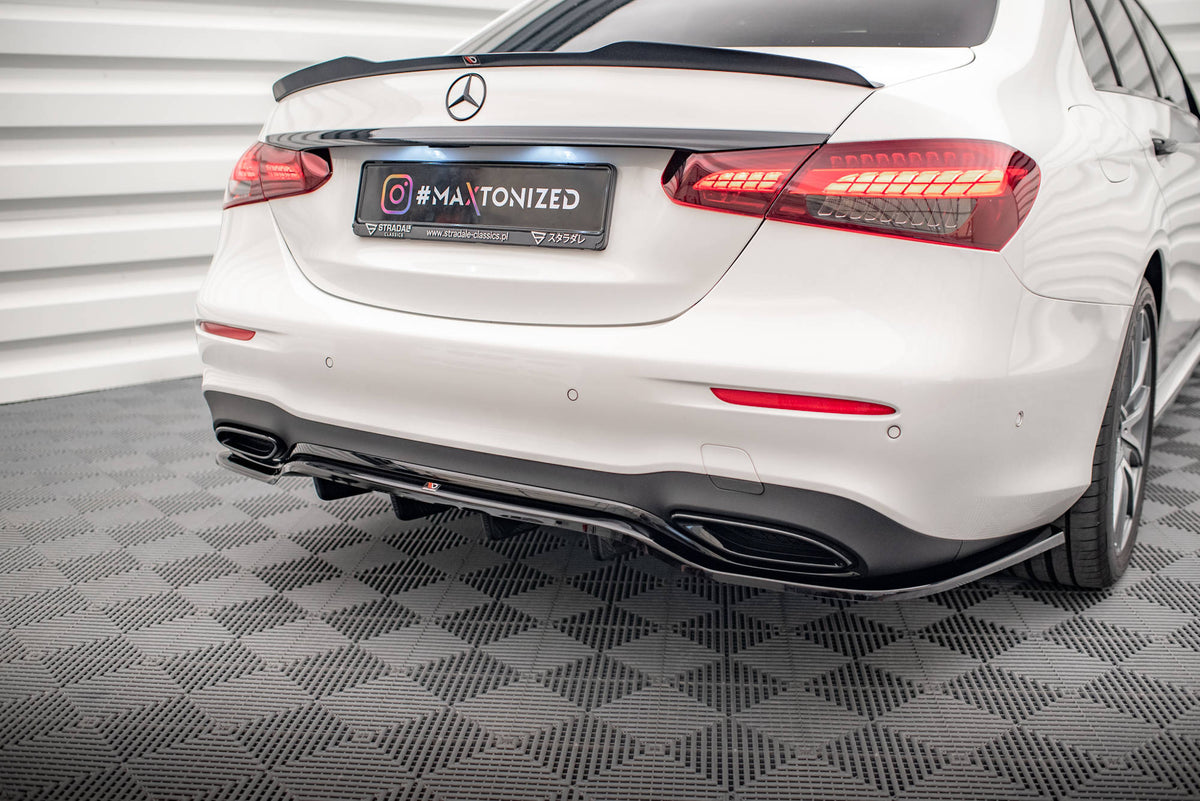 Splittersett Mercedes W213 Facelift AMG-Line AMG fra M-Maxton mot hvit bakgrunn