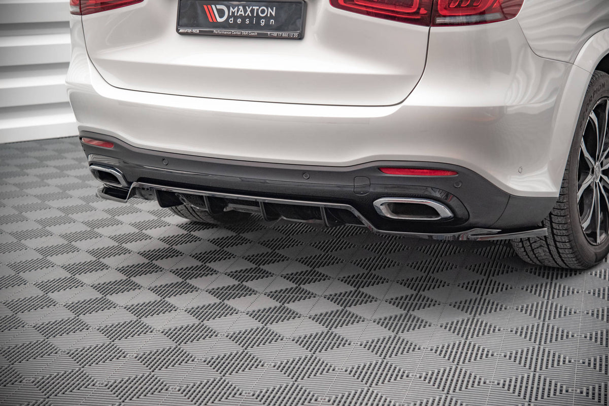Detaljbilde av overgangen mellom splitter og karosseri på Mercedes GLS X167 AMG-Line
