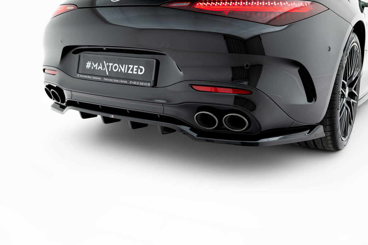 Helhetlig oversikt over Maxton Design splittersett montert på Mercedes SL 63 R232