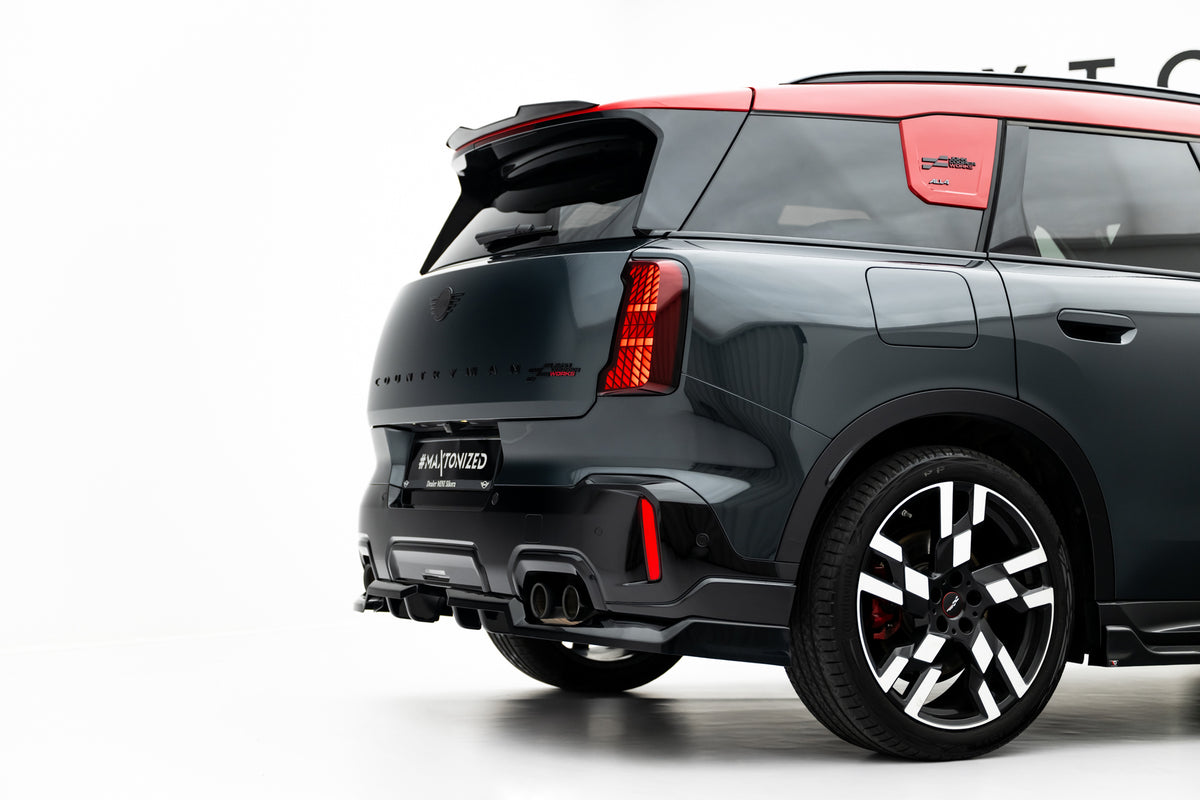 Sideskjørt diffusorer montert på Mini Countryman JCW U25 i sort finish