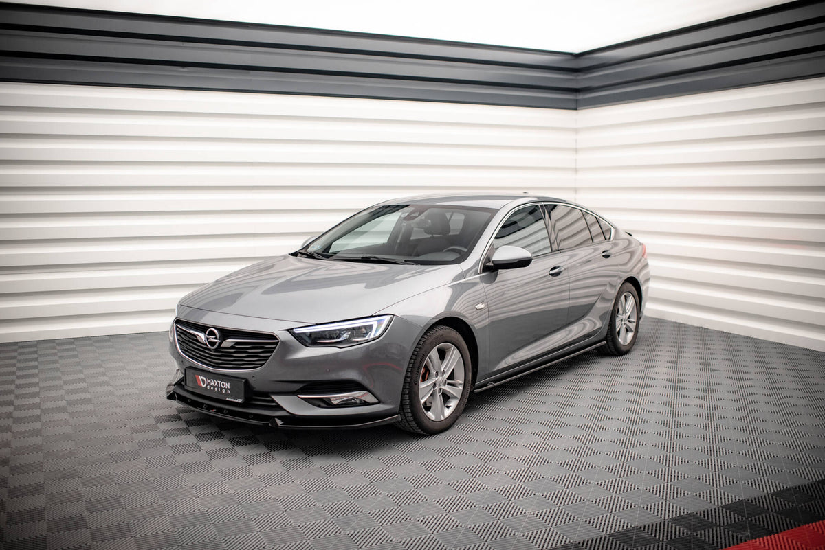 Splittersett for Opel Insignia Mk2 med alle fire deler lagt ut ovenfra