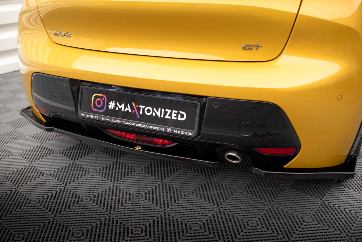 Front splitter for Peugeot 208 GT Mk2 i nærbilde, strukturert svart ABS-plast