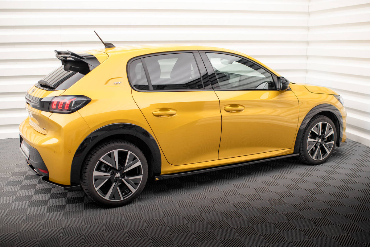 Komplett splittersett til Peugeot 208 GT Mk2 med alle fire deler lagt ut samlet