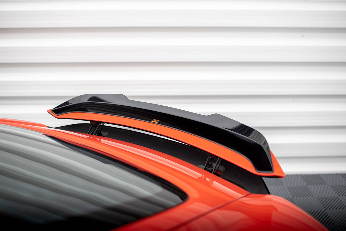 Sideskjørt diffusorer i svart ABS-plast for Porsche 718 Cayman sett fra skrå vinkel