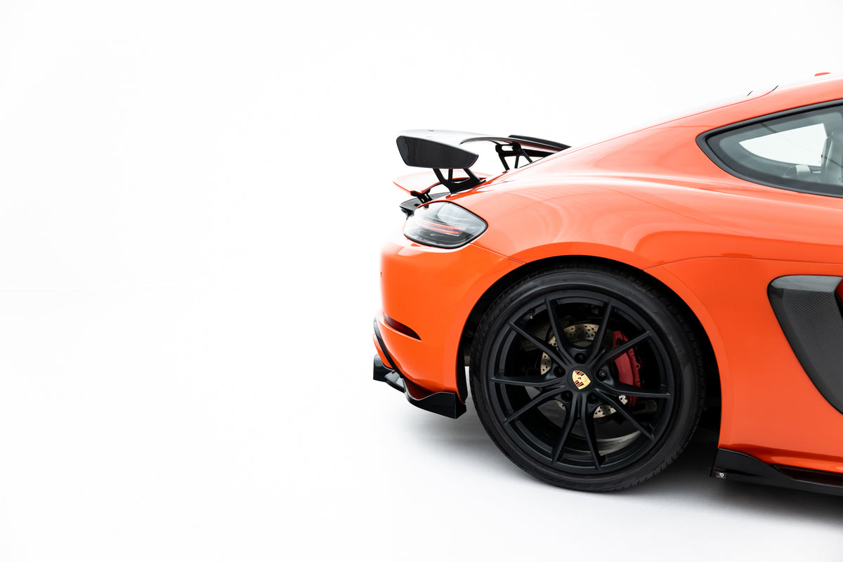Frontsplitter til Porsche 718 Cayman GTS montert under støtfanger, sidevinkel