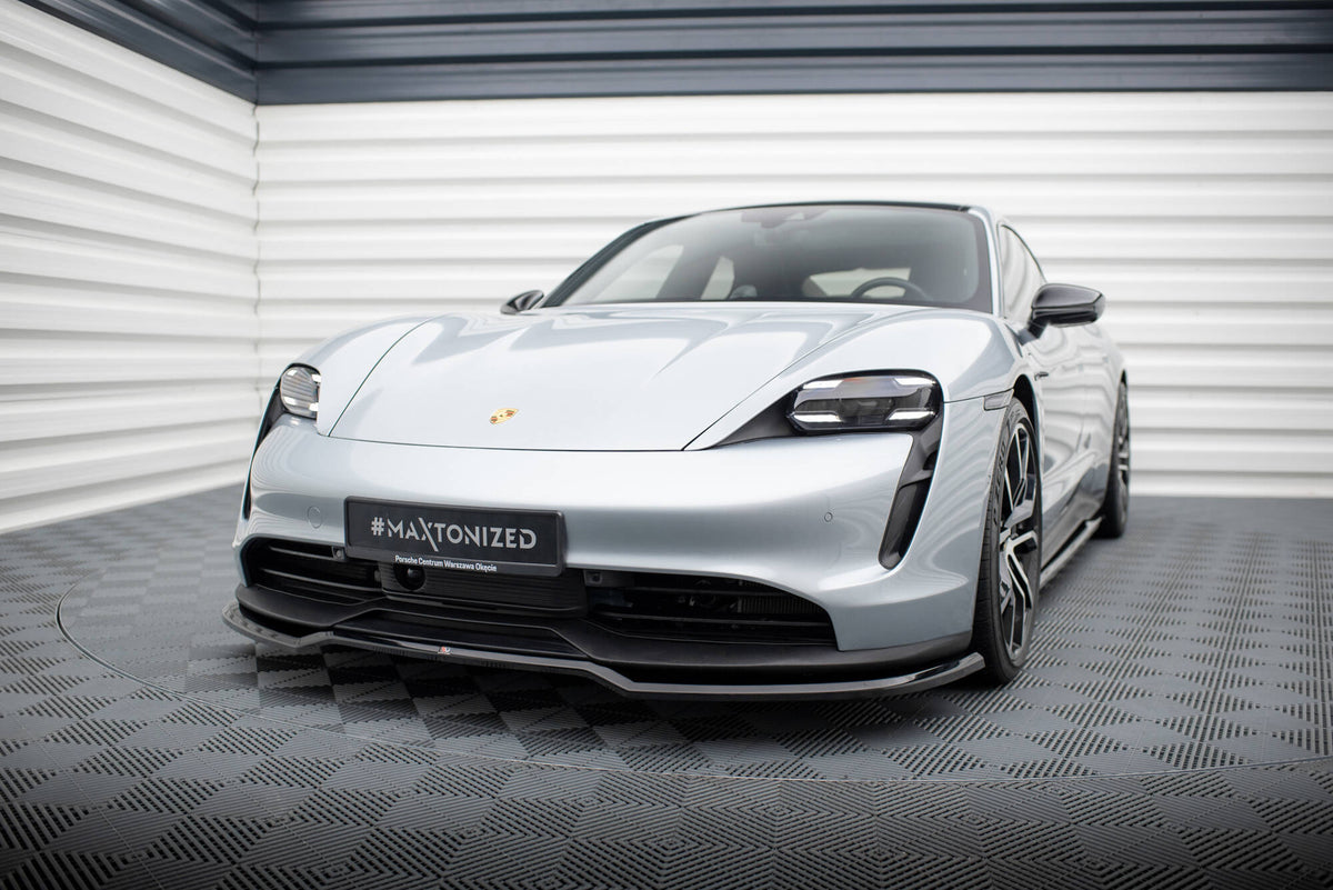 Maxton Design splittersett for Porsche Taycan sett fra høyre side med synlig 3D-profil