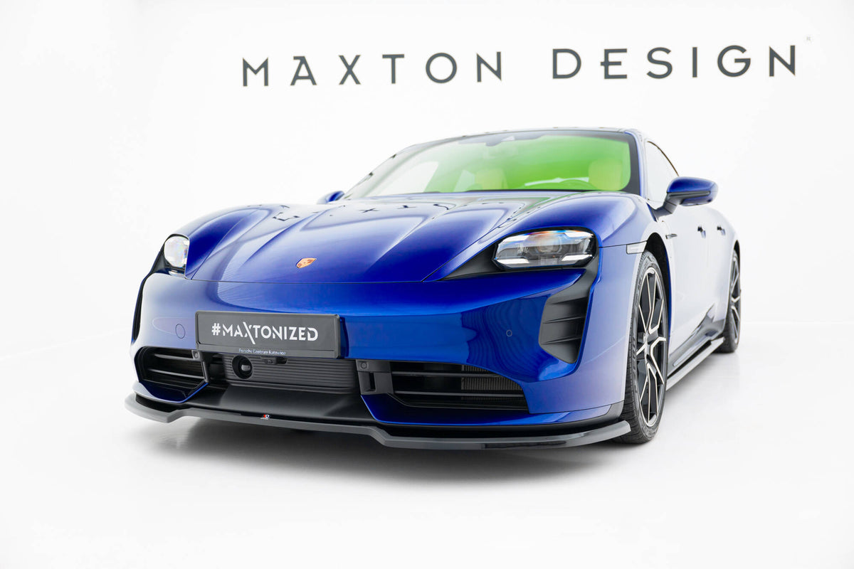 Detalj av sideelement i glossy svart ABS-plast fra splittersett for Porsche Taycan Turbo S