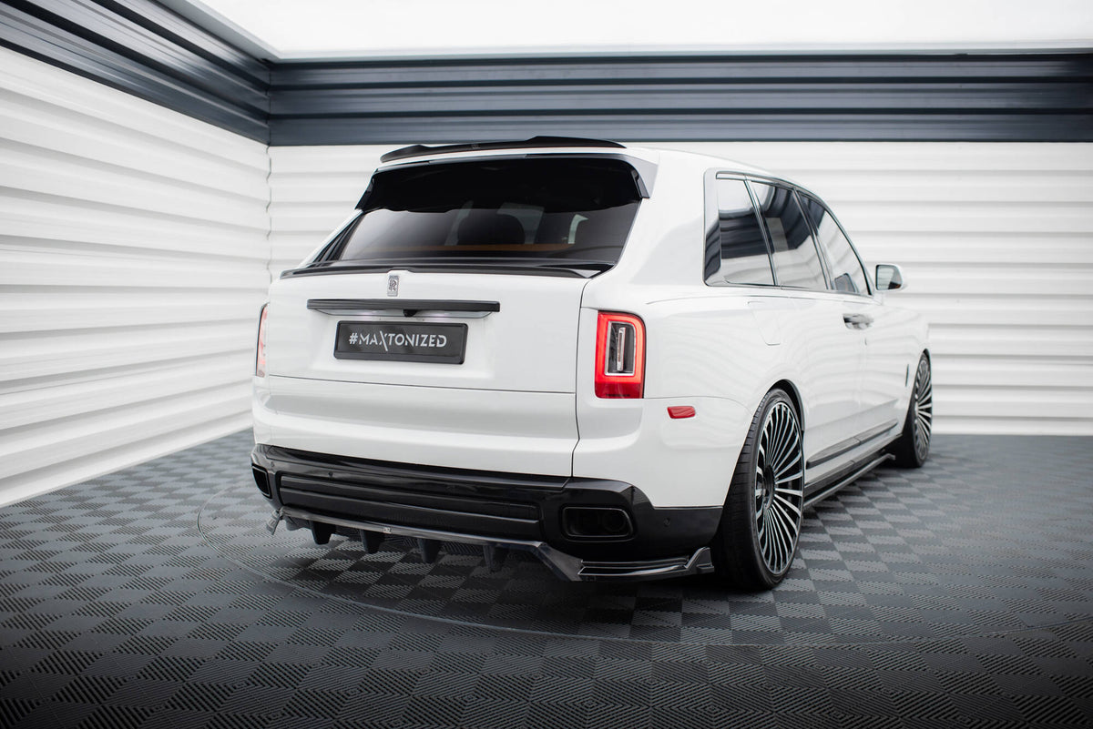Sideskjørt diffusor for Rolls Royce Cullinan fra skrå vinkel