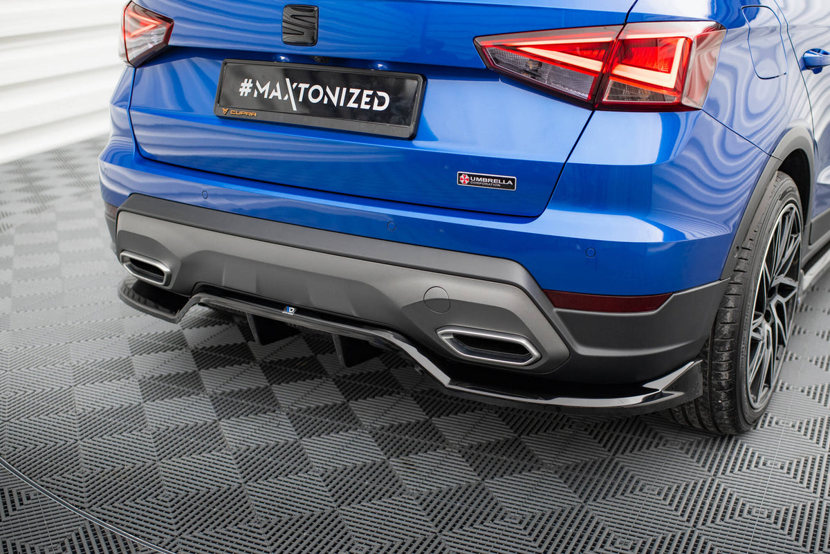 Front splitter til Seat Arona FR Facelift i sort ABS-plast, nærbilde av passform