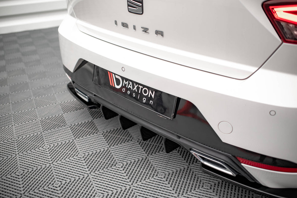 Sideskjørt diffuser i nærbilde på Seat Ibiza MK5 Standard