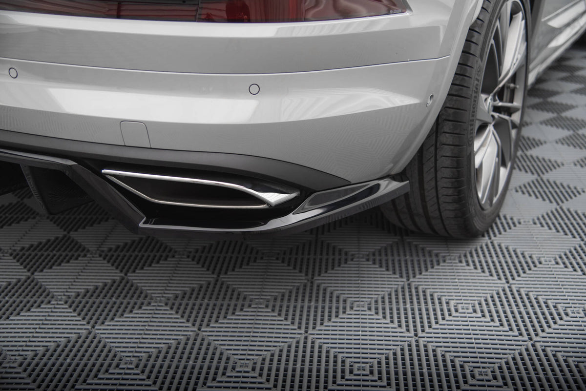 Bakre splitter med vertikale stenger på Skoda Kodiaq RS sett bakfra