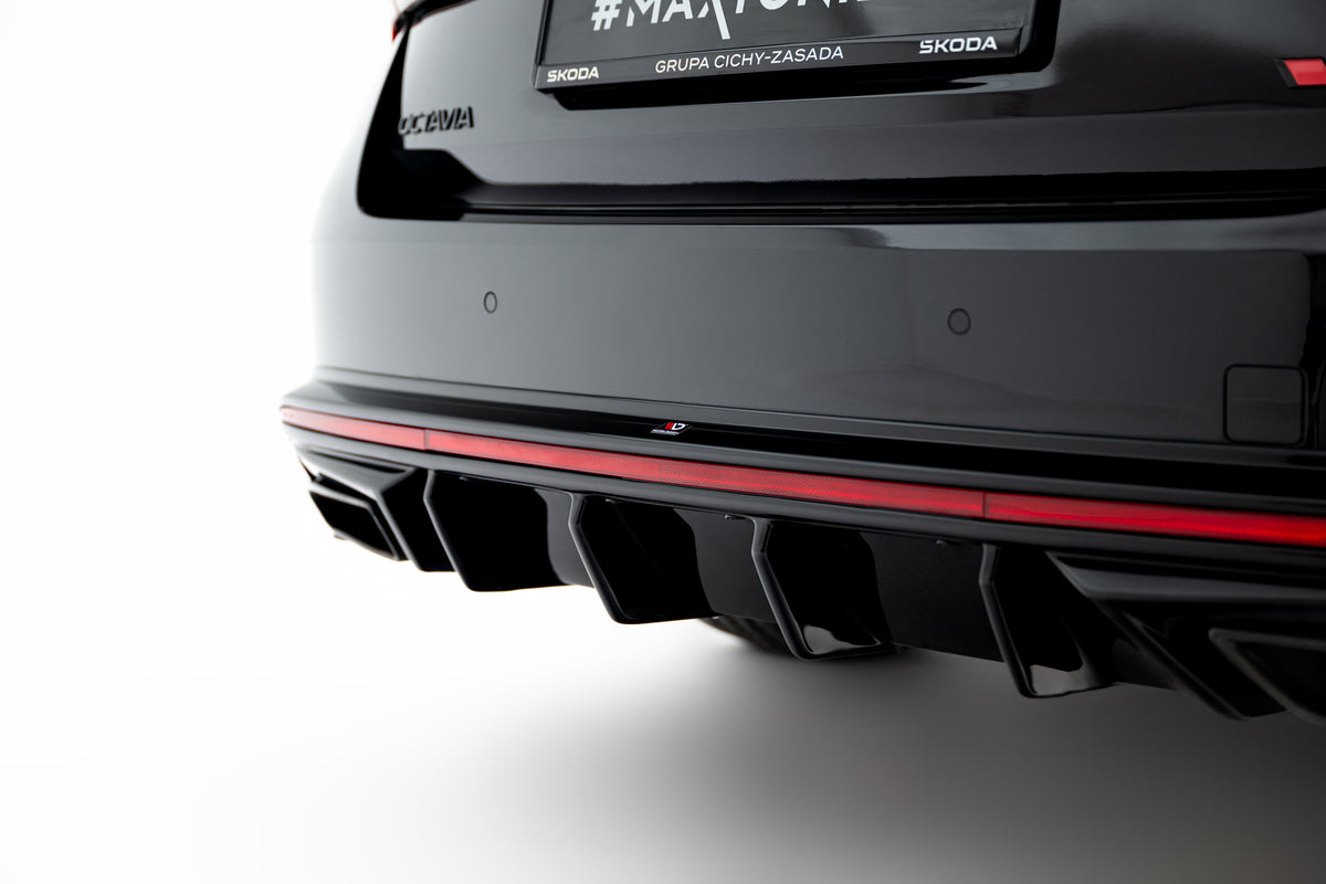 Komplett splittersett montert på Skoda Octavia RS Liftback Mk4 Facelift