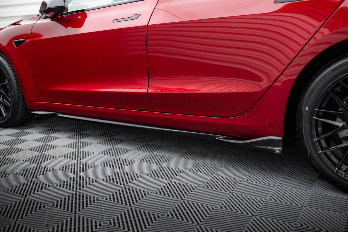 Tesla Model 3 Project Highland frontsplitter i nærbilde med synlig kantdesign
