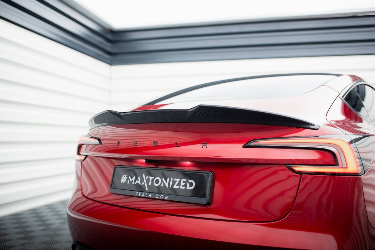 Sideskjørt fra splittersett til Tesla Model 3 Highland montert på bilen