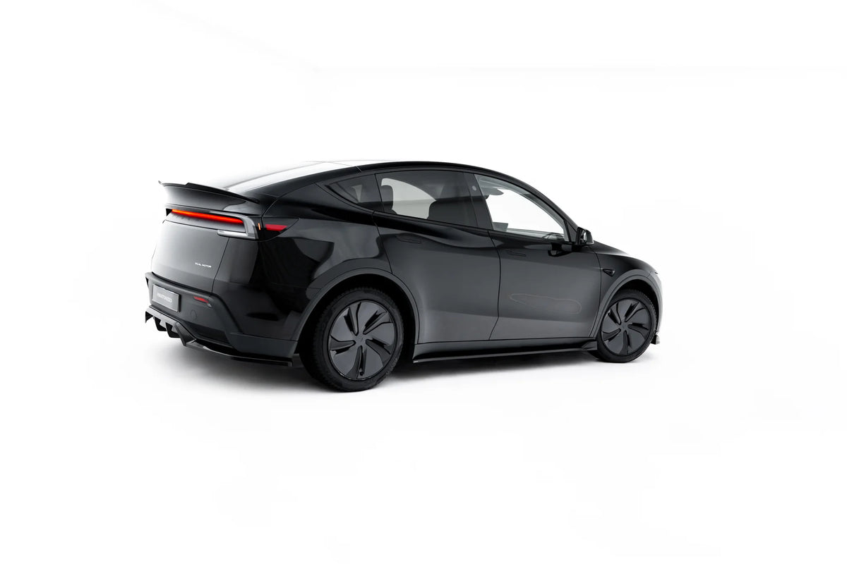 Komplett splittersett til Tesla Model Y Premium sett fra siden