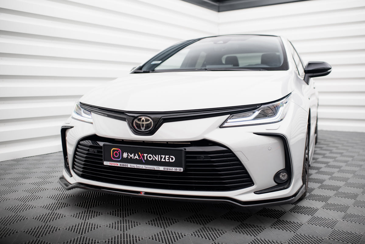 Frontsplitter til Toyota Corolla XII Sedan montert på bilen