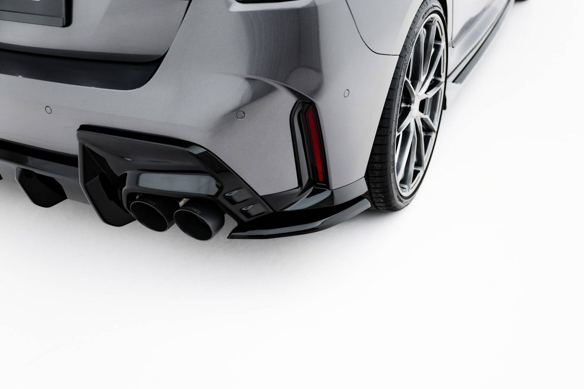 Frontsplitter V.1 i sort ABS-plast til BMW M135i F70 – nærbilde av Maxton Design