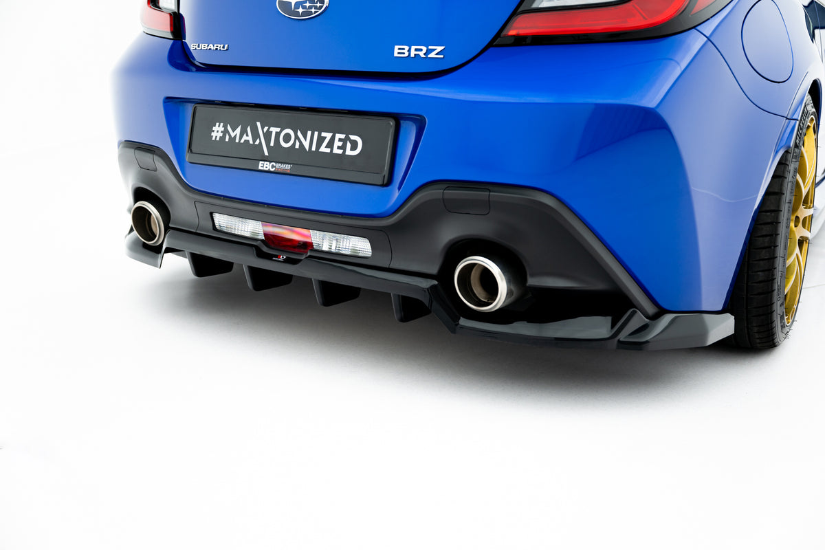 Sideskjørt diffuser fra splittersett montert på Subaru BRZ MK2 i nærbilde