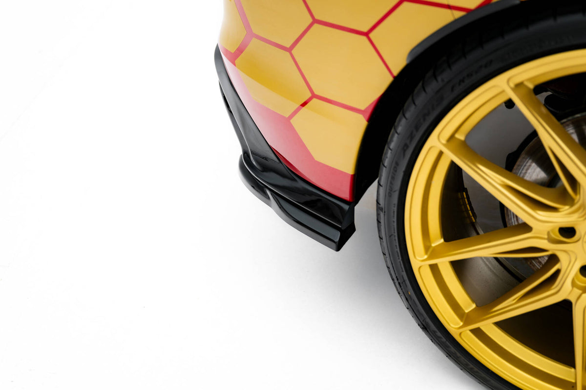 Bodykit splitter V.1 til VW Golf 8 GTI Clubsport / GTI Facelift sett skrått bakfra