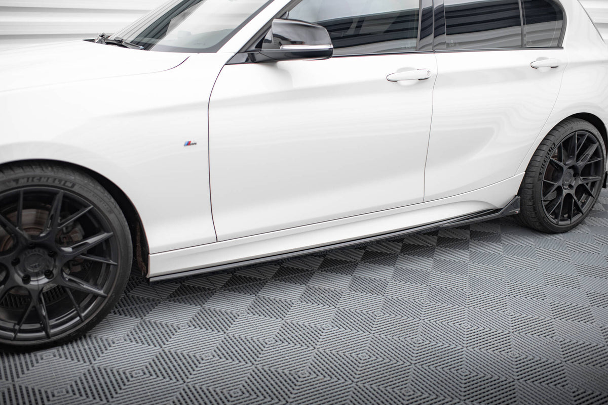 Profil av BMW M140i F20 Facelift med sideskjørt fra splittersett V.2 montert